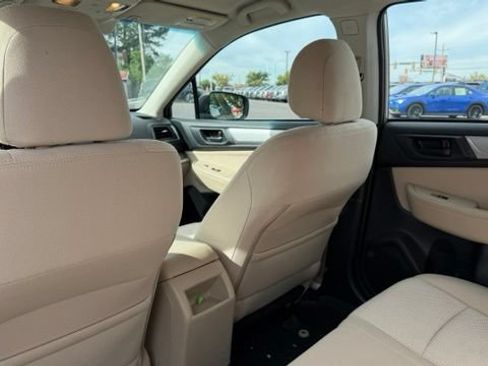 Used 2019 Subaru Outback 2.5i AWD/4WD image 8