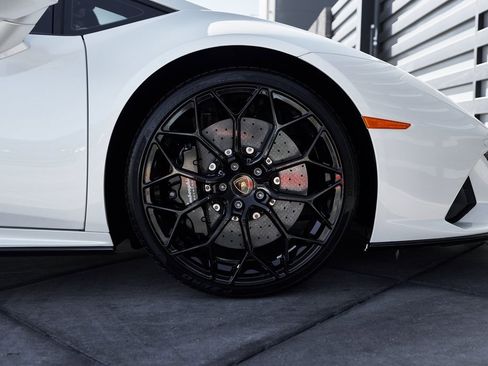 Used 2022 Lamborghini Huracan EVO image 25