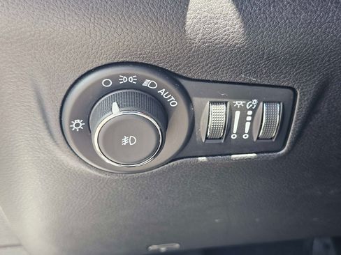 Used 2024 Jeep Compass Latitude AWD/4WD image 18