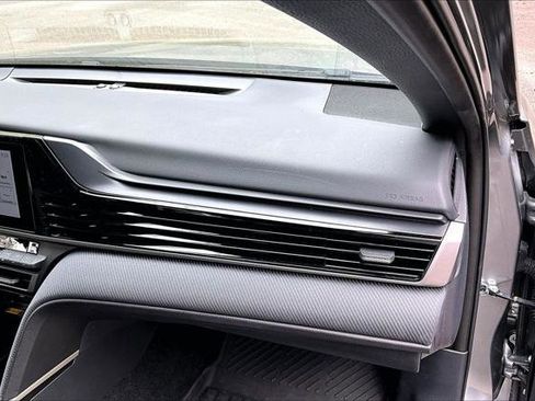 Certified 2025 Toyota Camry SE w/ Convenience Package image 23