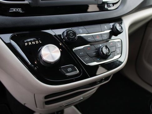 Used 2020 Chrysler Voyager Lxi image 8