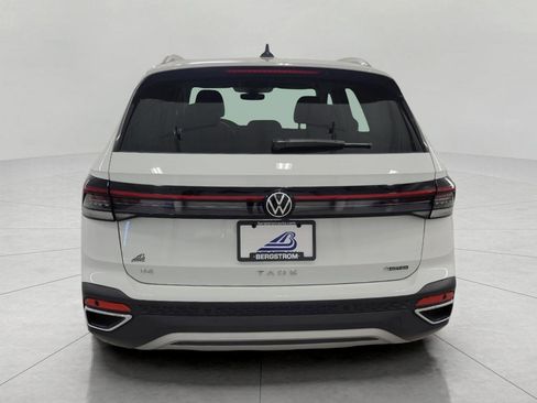 Used 2025 Volkswagen Taos SE AWD/4WD image 25