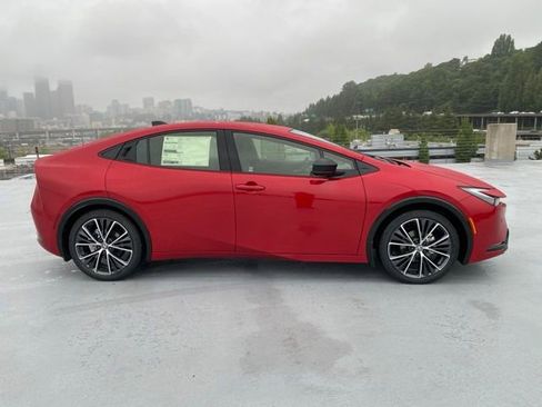 New 2026 Toyota Prius XLE FWD image 3
