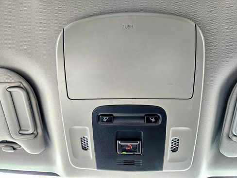 Used 2020 Toyota Camry SE image 19