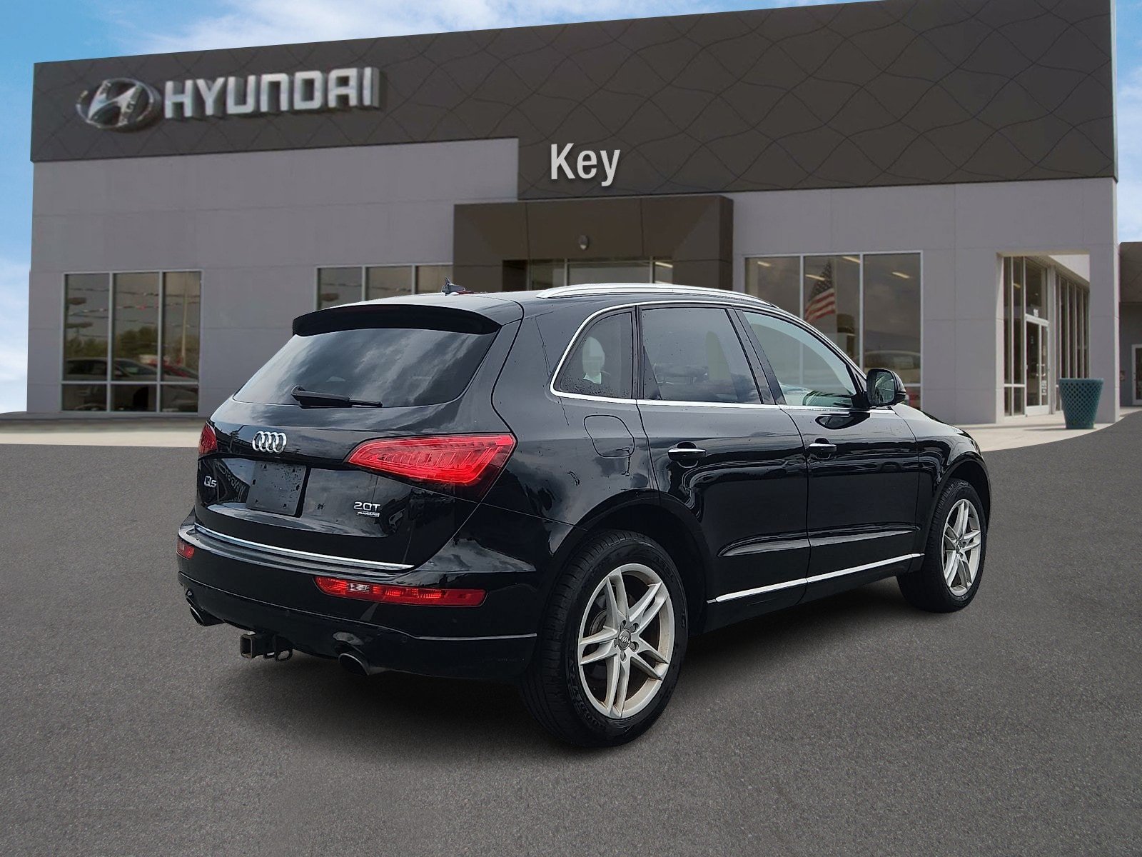 Used 2017 Audi Q5 2.0T Premium Plus w/ Technology Package AWD/4WD image 3