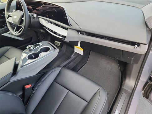 New 2026 Cadillac Optiq Luxury 2 image 12