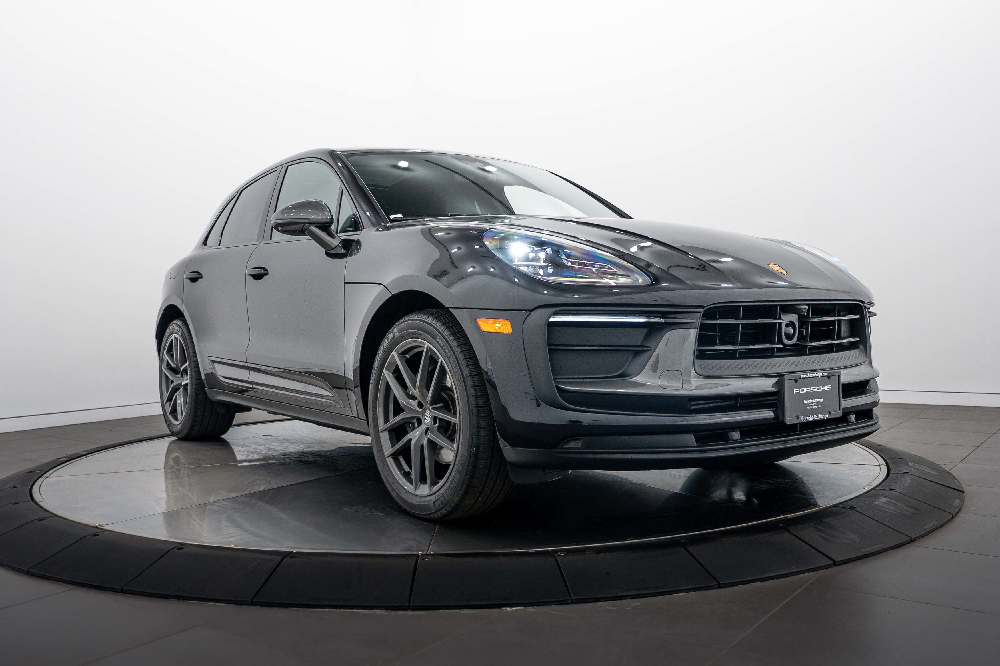 Certified 2026 Porsche Macan Turbo AWD/4WD image 9