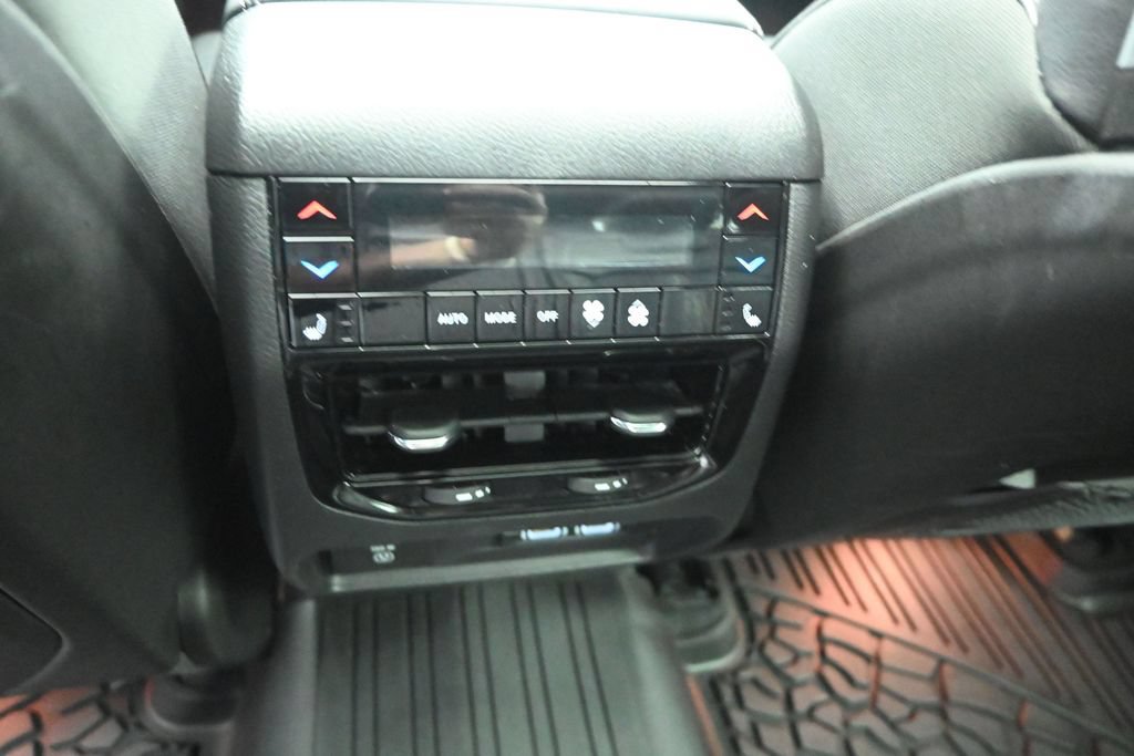 Used 2024 Jeep Grand Cherokee Overland w/ Luxury Tech Group IV AWD/4WD image 18