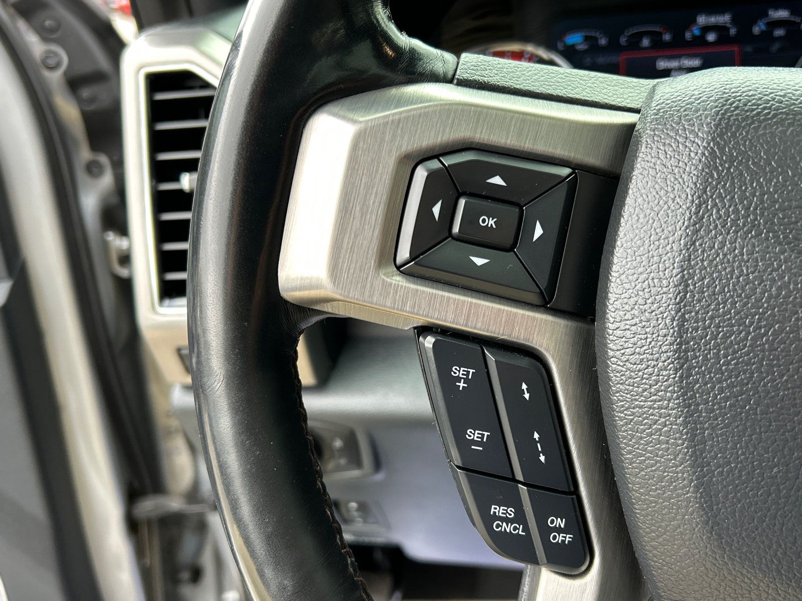 Used 2022 Ford F350 Platinum AWD/4WD image 12