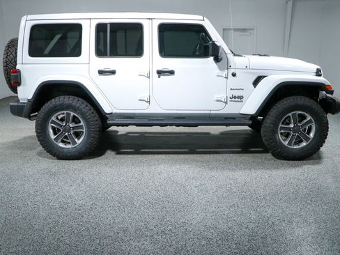 Used 2021 Jeep Wrangler Unlimited Sahara AWD/4WD image 6