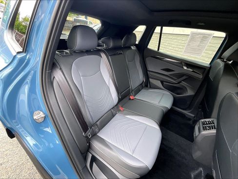 Certified 2025 Volkswagen Tiguan SE R-Line AWD/4WD image 26