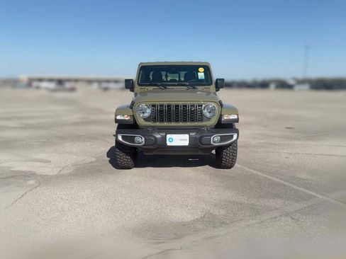 New 2025 Jeep Gladiator Sport image 2