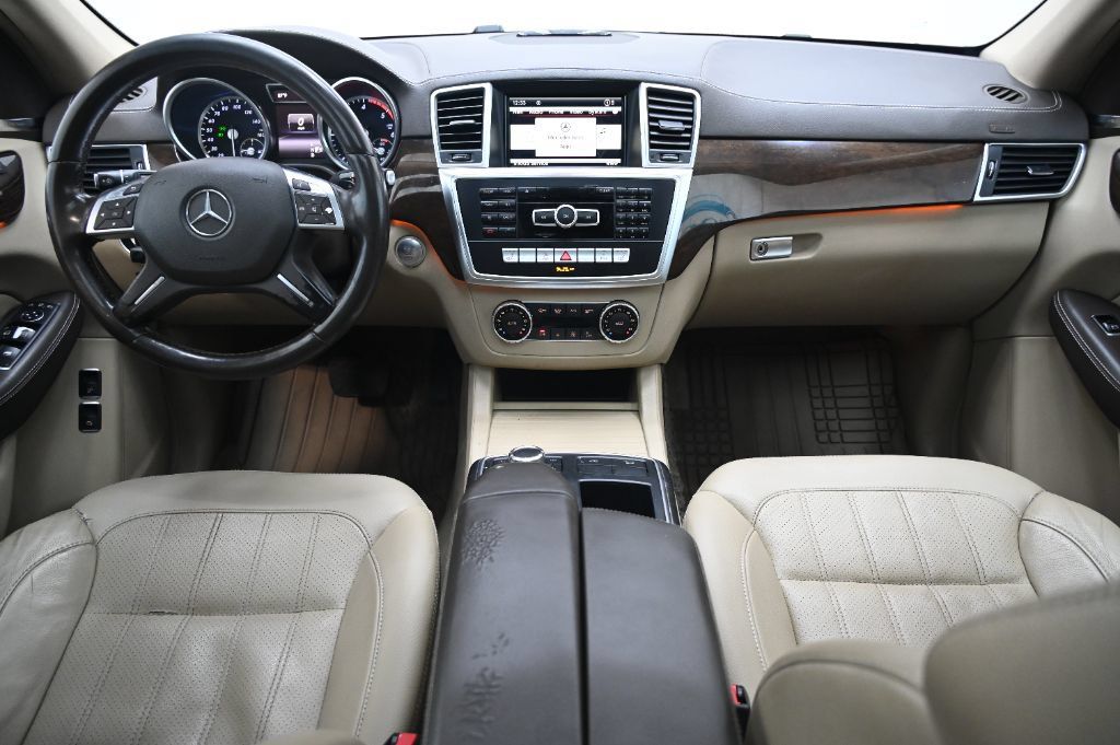 Used 2016 Mercedes-Benz GL 320 BlueTEC 4MATIC w/ Premium I Package image 23
