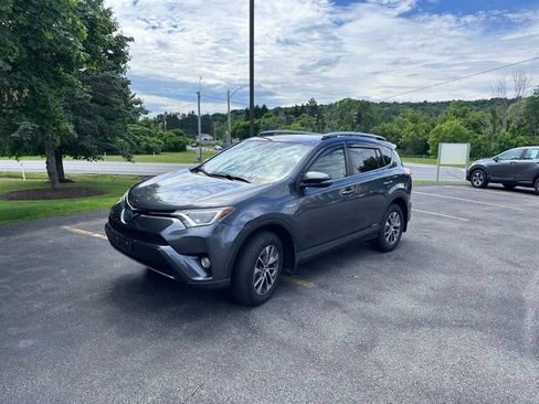 Used 2018 Toyota RAV4 XLE AWD/4WD image 7