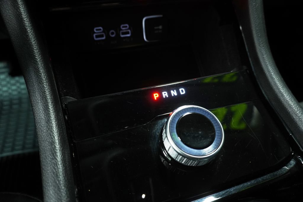Used 2022 Jeep Grand Cherokee L Laredo w/ Luxury Tech Group I AWD/4WD image 21