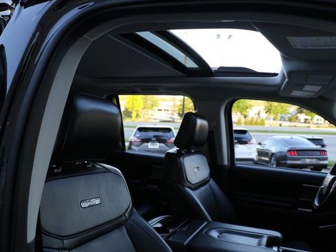 Used 2025 Ford Expedition Platinum AWD/4WD image 9