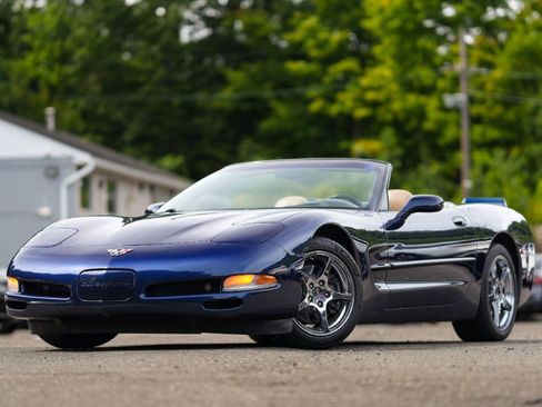 Used 2000 Chevrolet Corvette Convertible w/ Memory Pkg RWD image 3
