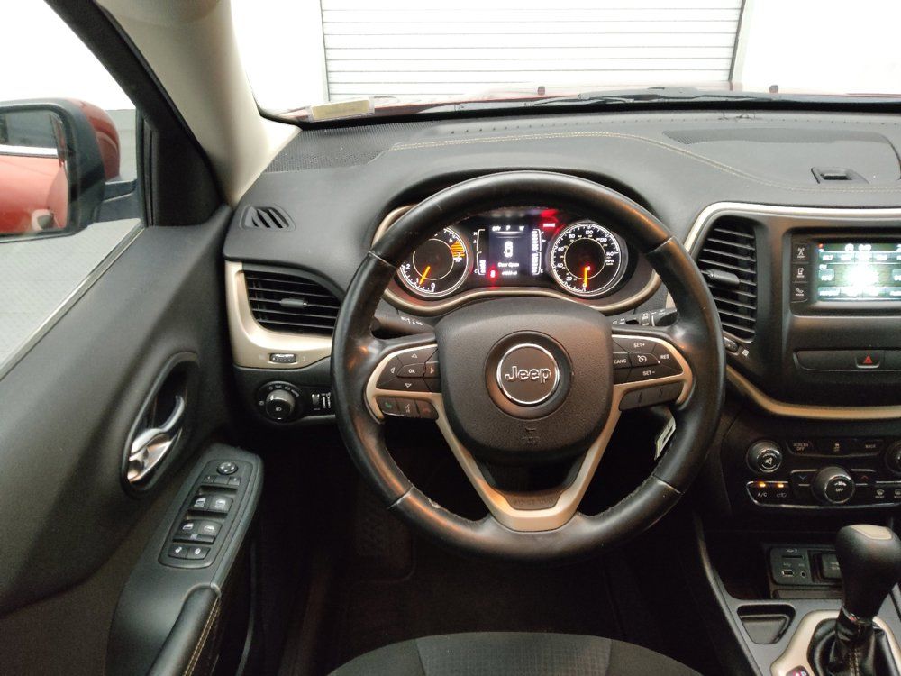 Used 2016 Jeep Cherokee Latitude FWD image 22
