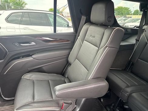 Used 2023 Cadillac Escalade Premium Luxury AWD/4WD image 15