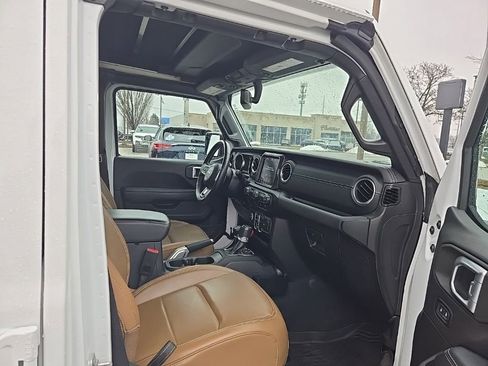 Used 2022 Jeep Wrangler Unlimited Sahara w/ Cold Weather Group image 18