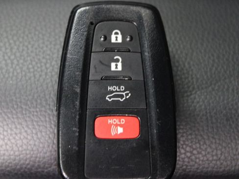 Used 2021 Toyota Highlander XLE AWD/4WD image 61