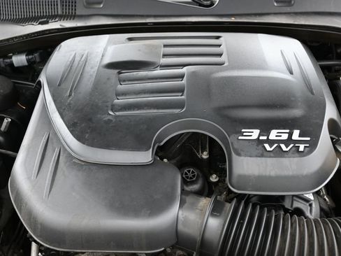 Used 2019 Dodge Charger SXT AWD/4WD image 40