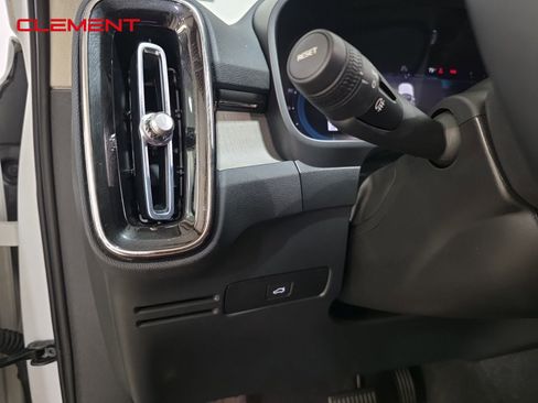 Used 2023 Volvo XC40 B5 Ultimate image 11