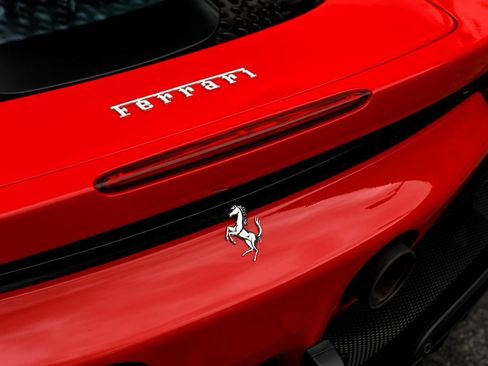 Used 2023 Ferrari SF90 Spider image 16