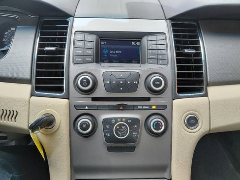 Used 2018 Ford Taurus SE FWD image 20