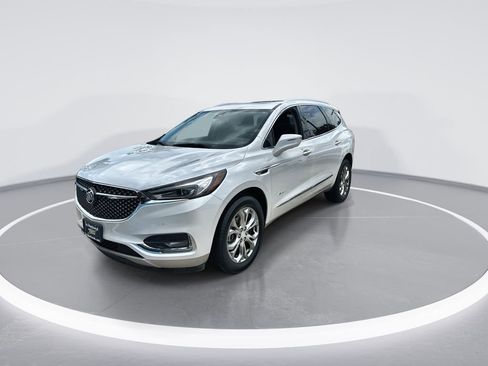 Used 2018 Buick Enclave Avenir w/ Avenir Technology Package FWD image 4