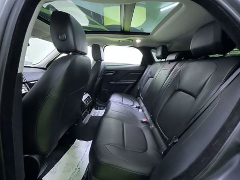 Used 2017 Jaguar F-PACE Premium image 29