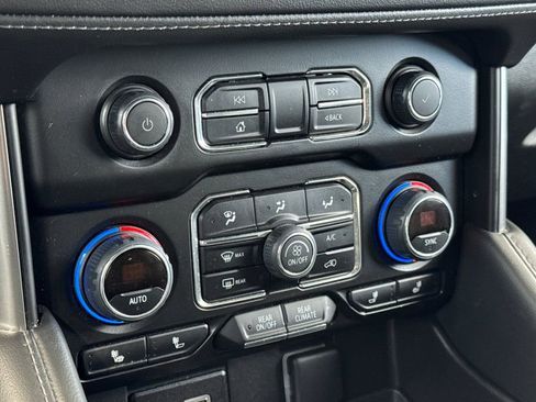 Used 2024 Chevrolet Suburban LT image 22