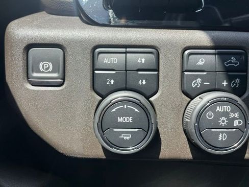 Used 2024 Chevrolet Silverado 1500 LTZ AWD/4WD image 17