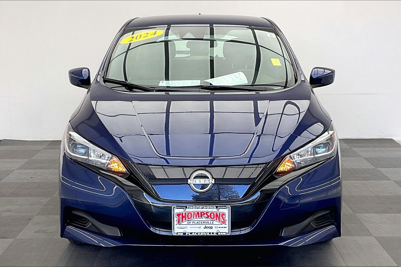 Used 2024 Nissan Leaf S FWD image 2