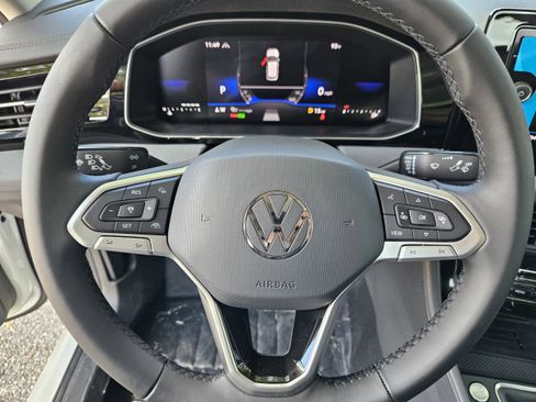 New 2025 Volkswagen Jetta SE image 33