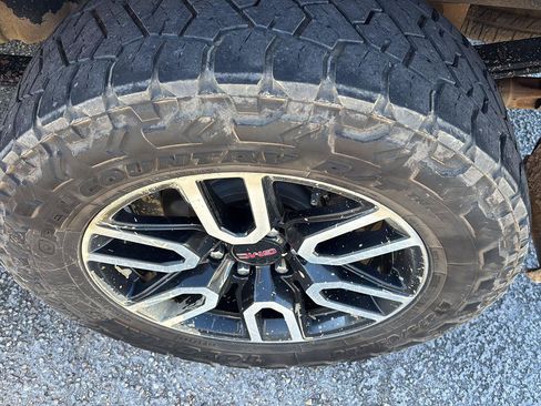 Used 2023 GMC Sierra 1500 AT4 w/ AT4 Premium Package AWD/4WD image 11