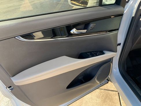 Used 2022 Lincoln Nautilus AWD image 19