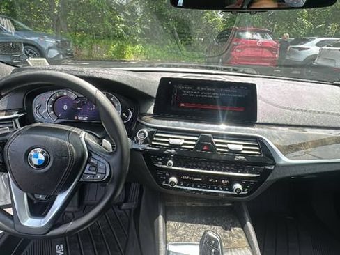 Used 2017 BMW 530i xDrive AWD/4WD image 9