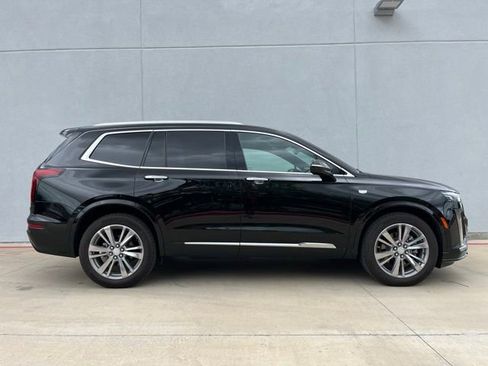 Certified 2025 Cadillac XT6 Premium Luxury image 4