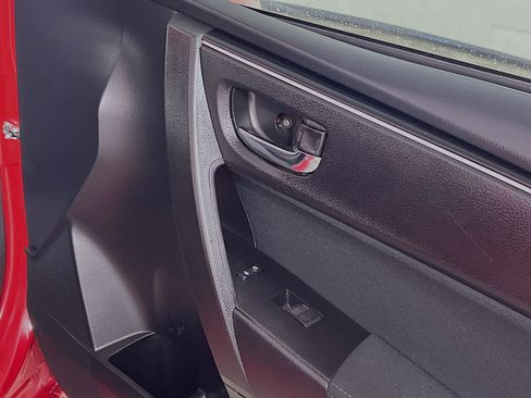 Used 2017 Toyota Corolla LE image 32