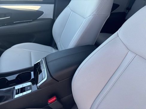 Used 2025 Hyundai Santa Cruz SEL AWD/4WD image 15