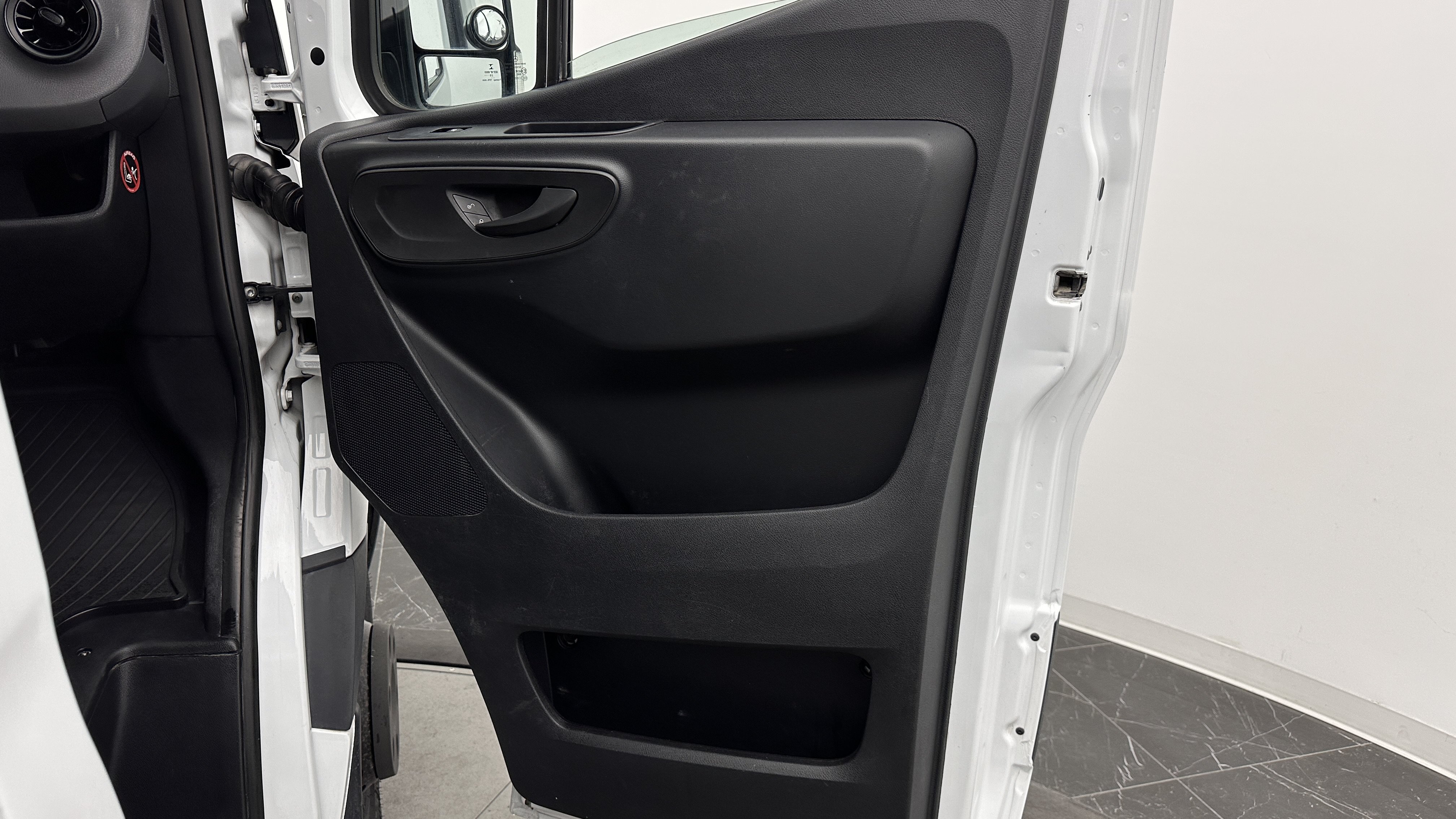 Used 2020 Freightliner Sprinter 3500 RWD image 22
