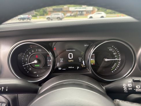 Used 2023 Jeep Wrangler Unlimited w/ Convenience Group AWD/4WD image 29