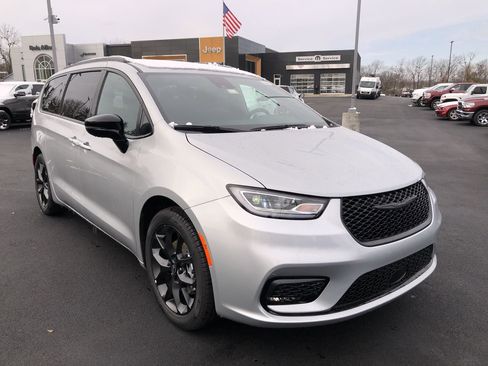 New 2026 Chrysler Pacifica Select image 15