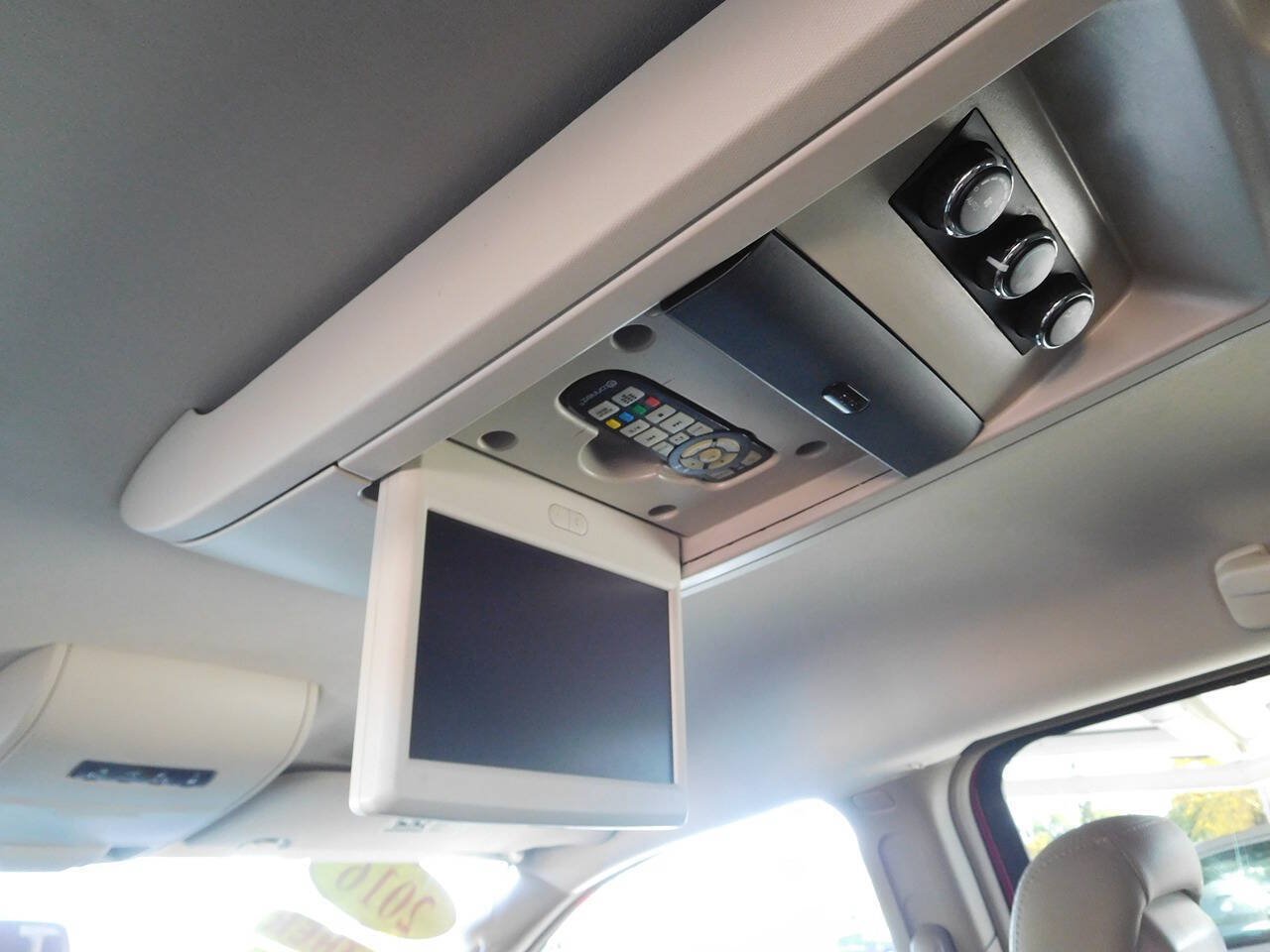 Used 2016 Chrysler Town & Country Touring w/ Driver Convenience Group FWD image 15