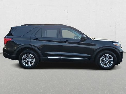 Used 2023 Ford Explorer XLT w/ Equipment Group 202A image 4
