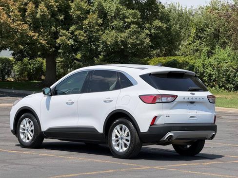 Used 2022 Ford Escape SE FWD image 3