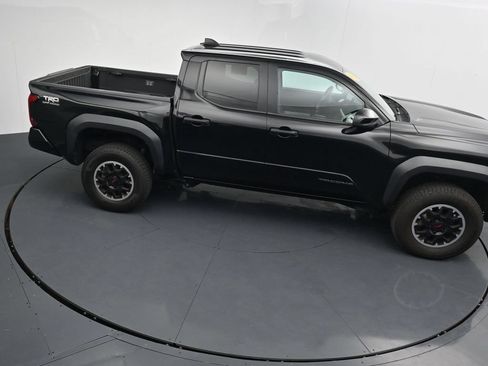 Used 2024 Toyota Tacoma TRD Off-Road AWD/4WD image 31