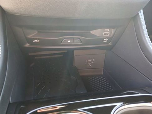 New 2026 Chrysler Pacifica Limited w/ Uconnect Theater Family Group FWD image 40