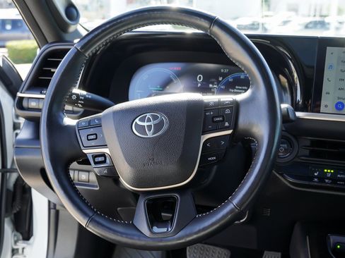 Certified 2025 Toyota Crown Platinum AWD/4WD image 35